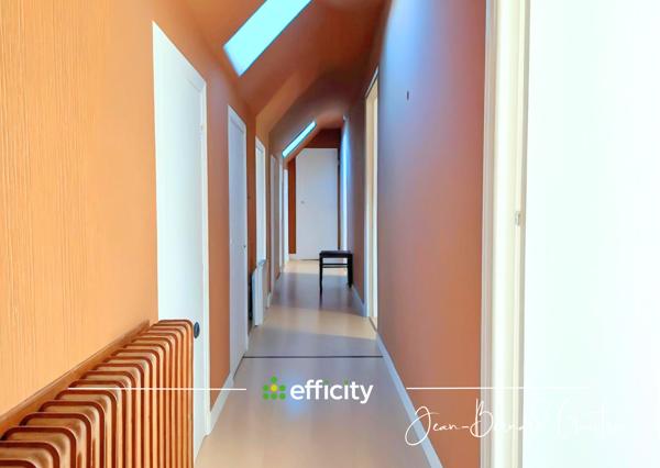 Local Commercial
         32 pièces
        - 1056 m² Exclusivité 546 000 € *