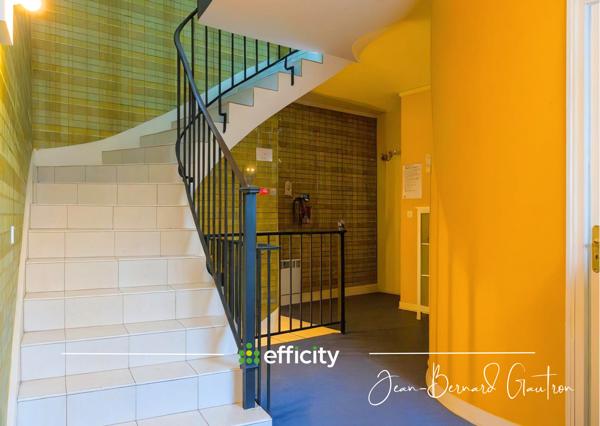 Local Commercial
         32 pièces
        - 1056 m² Exclusivité 546 000 € *