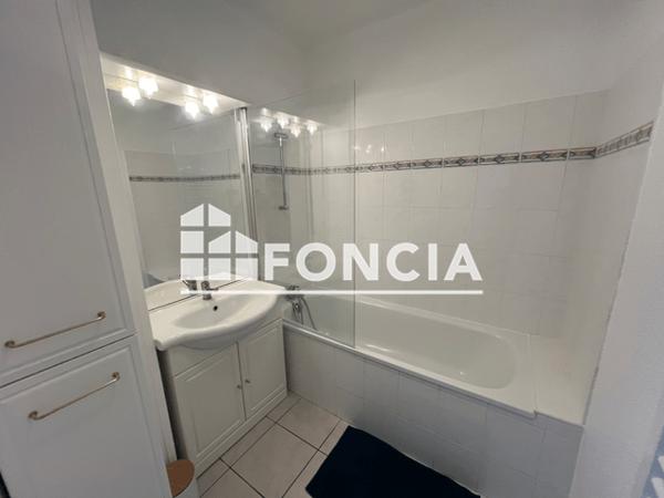 Location Appartement meublé 2 pièces 40.5 m² - 9 RUE BACHARETIE Perigueux 24000