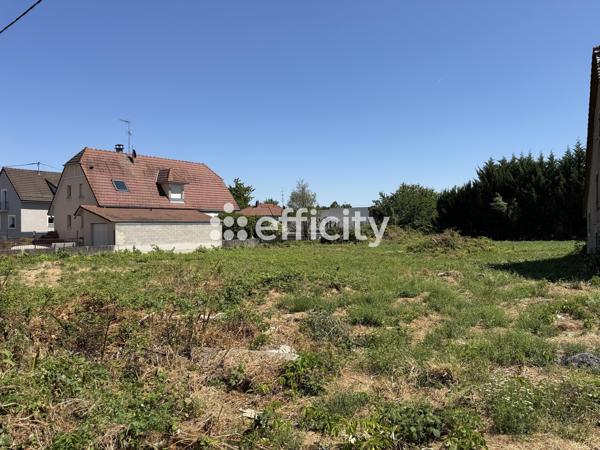 Terrain
        
        - 721 m² 199 000 € *