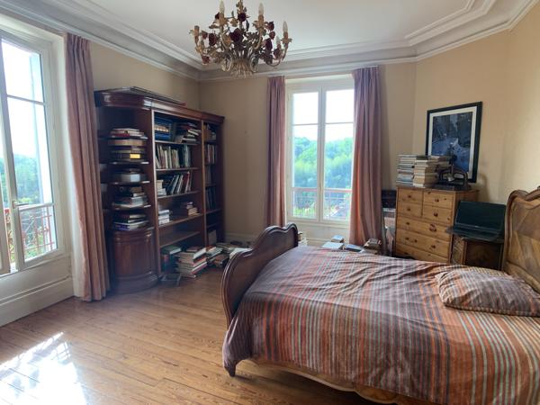 Maison
                                                                                                                                                                                                                                                                                                                        10 pièce(s)                                                                                                                                                                                                          7 chambre(s)                                                                                                                                                                                                          324.12  m²