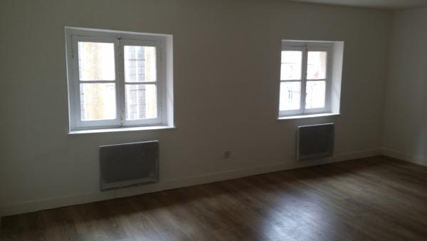 Studio
                                                                                                                                                                                                                                                                                                                        1 pièce(s)                                                                                                                                                                                                                                                                                                                              23  m²