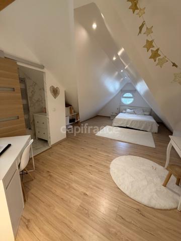 Maison d'exception avec piscine à vendre de 11 pièces GROSLAY (95)