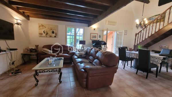 Maison traditionnelle de 262 m²