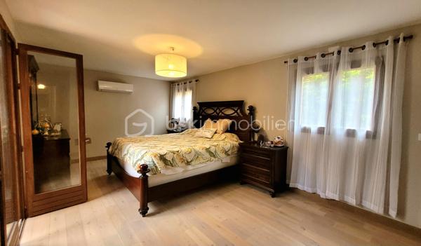 Maison traditionnelle de 262 m²