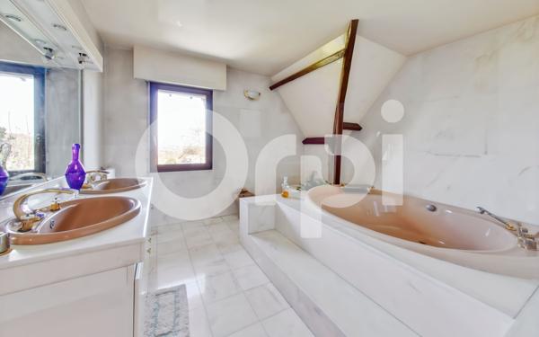 Maison à vendre    7 pièces •  Bougival