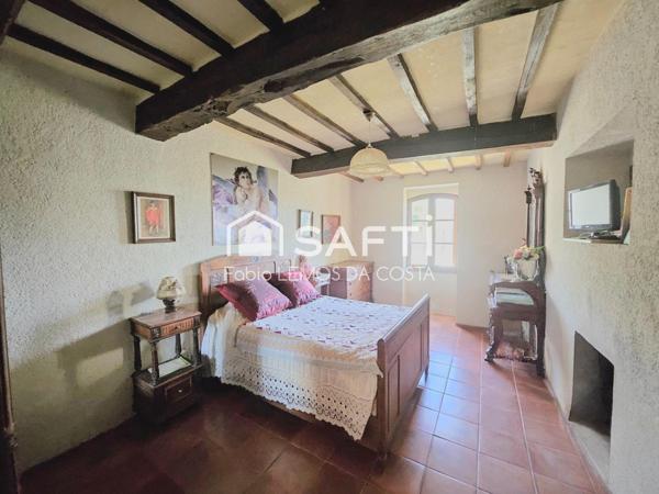 BÂTISSE PIERRE SUR PROPRIÉTÉ PRIVÉE DE 14 HECTARES