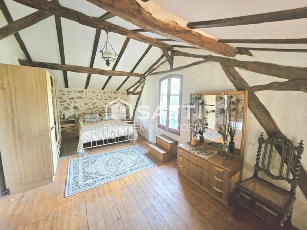 BÂTISSE PIERRE SUR PROPRIÉTÉ PRIVÉE DE 14 HECTARES