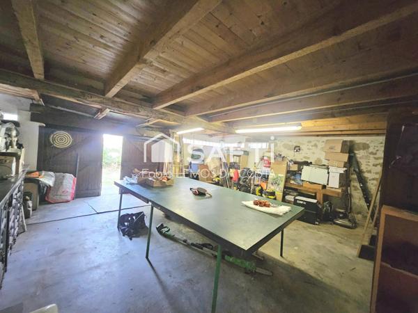 BÂTISSE PIERRE SUR PROPRIÉTÉ PRIVÉE DE 14 HECTARES