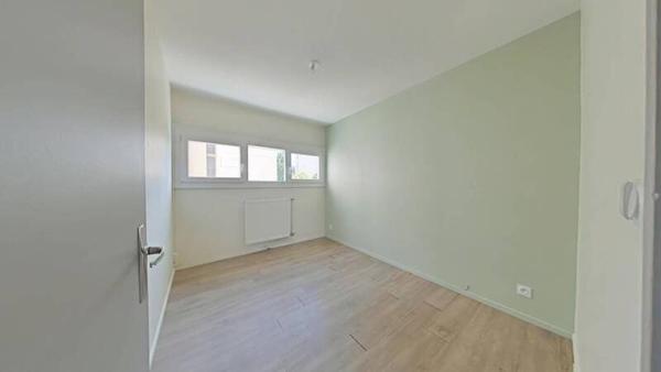 Appartement 5 pièces                                        - 42700 Firminy Réf : 13063