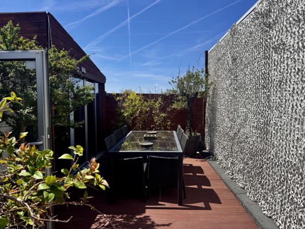 Appartement
         6 pièces
        - 155 m² Bien prestige 1 655 000 € *