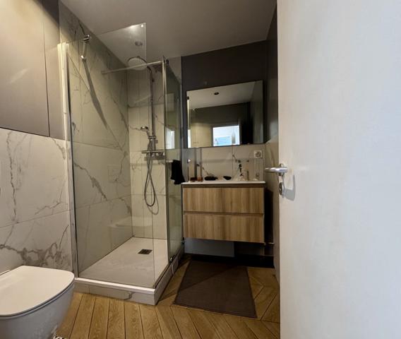 Appartement
         6 pièces
        - 155 m² Bien prestige 1 655 000 € *