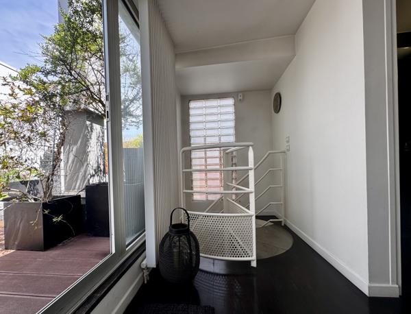 Appartement
         6 pièces
        - 155 m² Bien prestige 1 655 000 € *