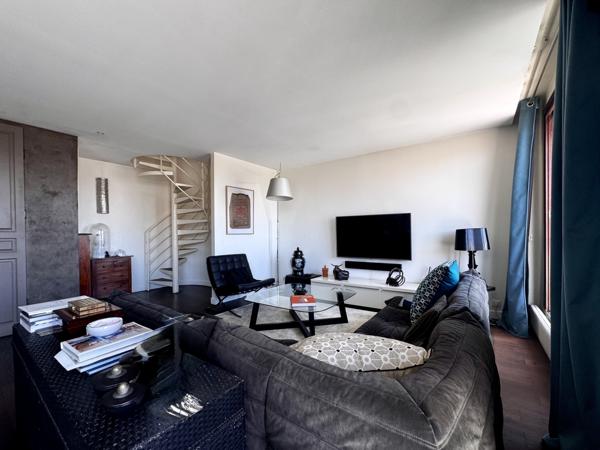 Appartement
         6 pièces
        - 155 m² Bien prestige 1 655 000 € *