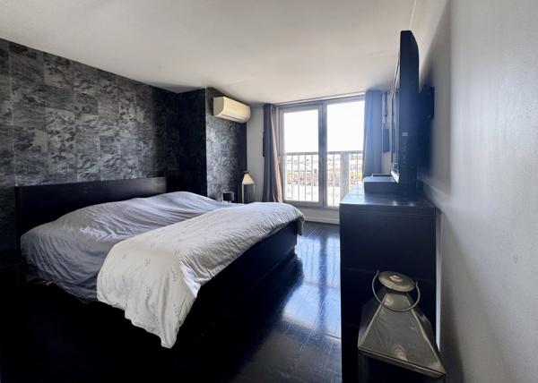 Appartement
         6 pièces
        - 155 m² Bien prestige 1 655 000 € *