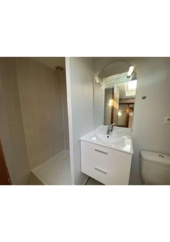 STUDIO A LOUER - VILLEURBANNE Croix-Luizet-Est 34.38 m 2 759 € charges comprises par mois