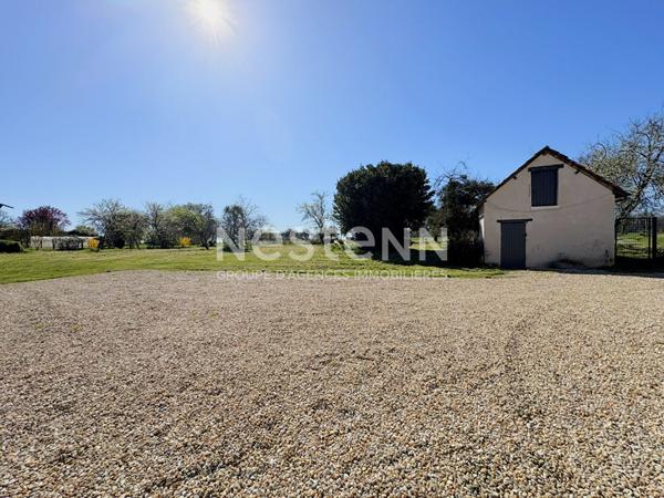 CHARMANTE LONGERE RENOVEE AVEC 4 CHAMBRES ET DEPENDANCES