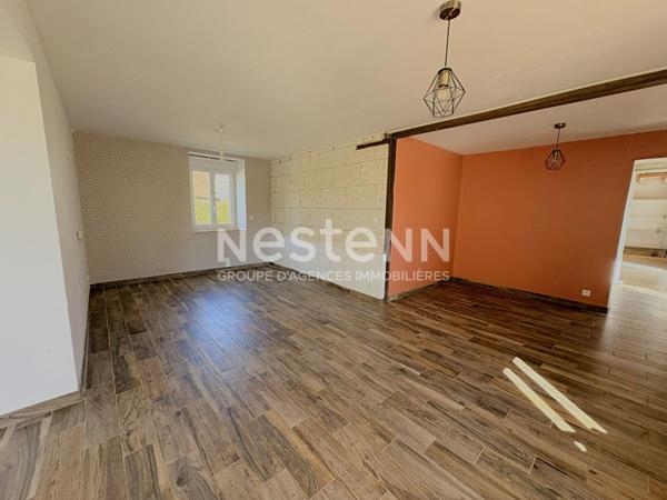 CHARMANTE LONGERE RENOVEE AVEC 4 CHAMBRES ET DEPENDANCES