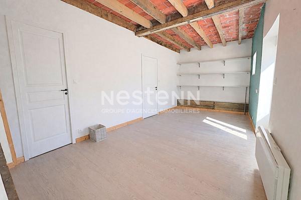 CHARMANTE LONGERE RENOVEE AVEC 4 CHAMBRES ET DEPENDANCES