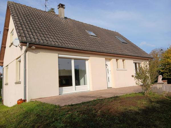 Huest, dans village au calme avec écoles et transports scolaires, belle maison 4 chambres sur sous sol