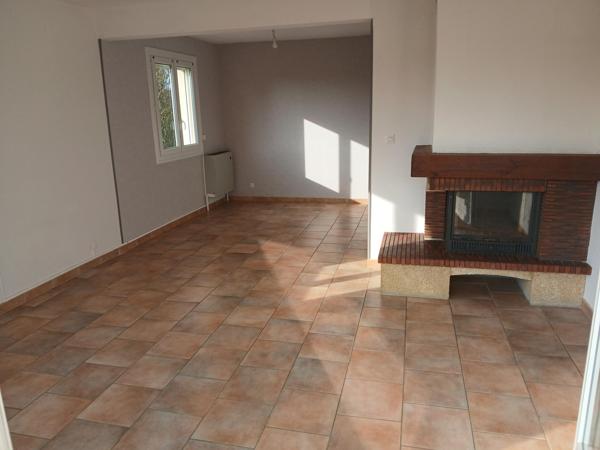 Huest, dans village au calme avec écoles et transports scolaires, belle maison 4 chambres sur sous sol