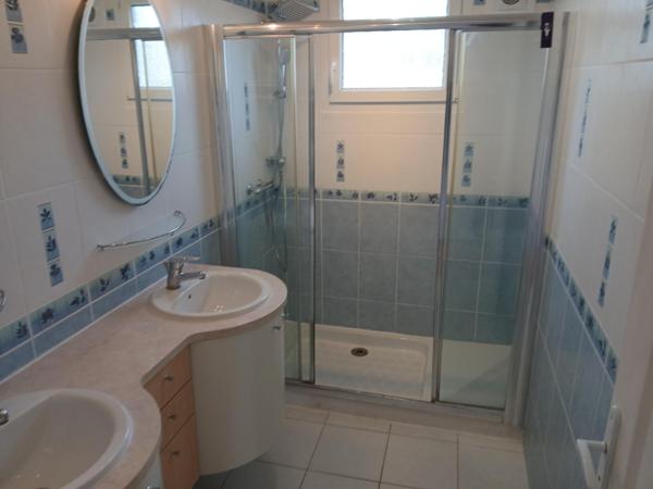 Huest, dans village au calme avec écoles et transports scolaires, belle maison 4 chambres sur sous sol