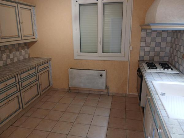 Huest, dans village au calme avec écoles et transports scolaires, belle maison 4 chambres sur sous sol