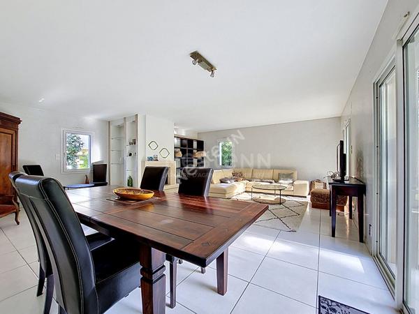 Maison à vendre à Sautron - 5 chambres au total dont une suite parentale en rdc, 172 m², terrain +1100 M²