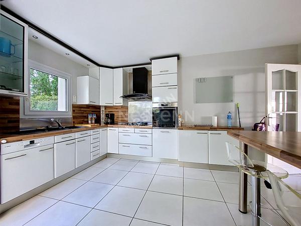 Maison à vendre à Sautron - 5 chambres au total dont une suite parentale en rdc, 172 m², terrain +1100 M²