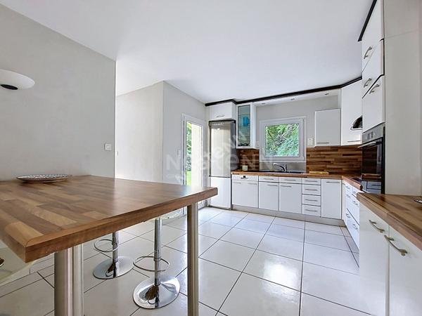 Maison à vendre à Sautron - 5 chambres au total dont une suite parentale en rdc, 172 m², terrain +1100 M²