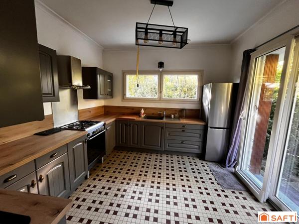 Maison traditionnelle de 90 m2  avec jardin clos de 995 mètres - CHENEHUTTE-TREVES-CUNAULT