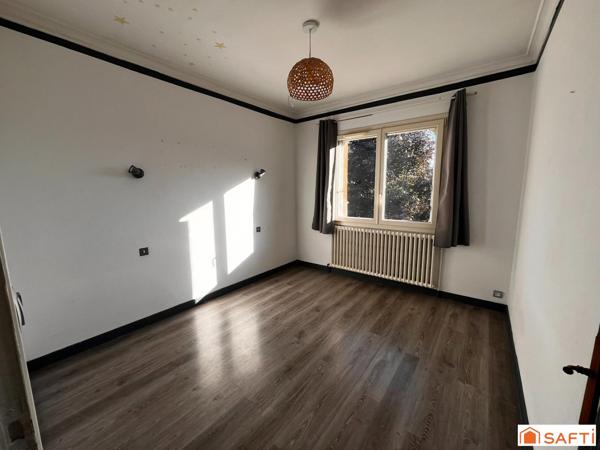 Maison traditionnelle de 90 m2  avec jardin clos de 995 mètres - CHENEHUTTE-TREVES-CUNAULT