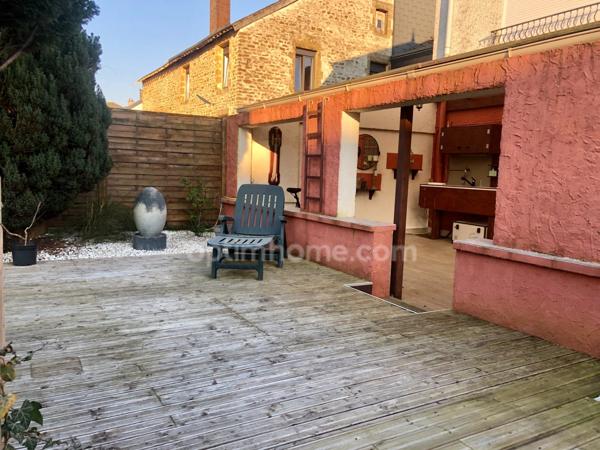Maison de caractère avec espaces modulables : habitation + activité professionnelle ou garage, beau jardin cosy et vaste grenier – Proche Belgique