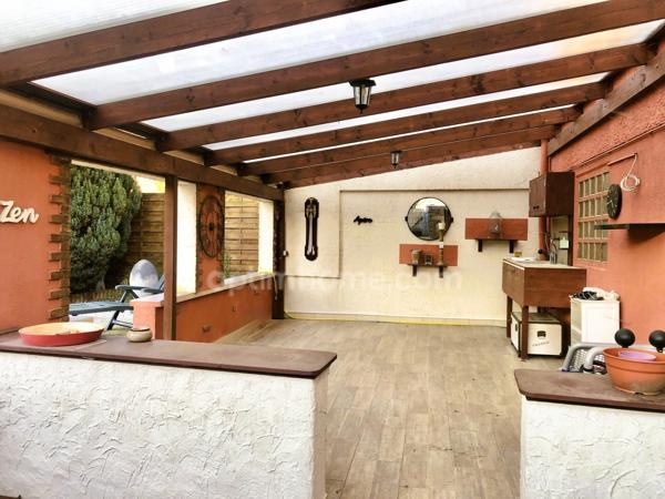 Maison de caractère avec espaces modulables : habitation + activité professionnelle ou garage, beau jardin cosy et vaste grenier – Proche Belgique