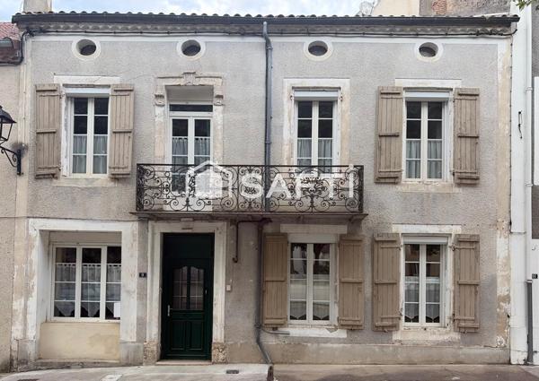 Maison de ville élégante et lumineuse de 92 m² sur deux niveaux, alliant charme et modernité, sans travaux.