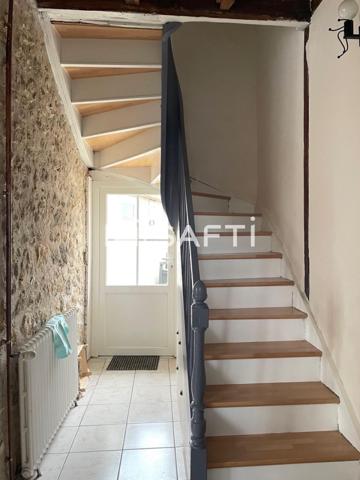 Maison de ville élégante et lumineuse de 92 m² sur deux niveaux, alliant charme et modernité, sans travaux.
