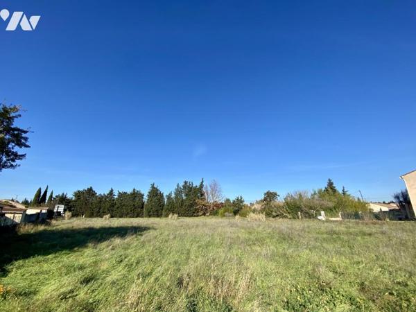 MONTEUX terrain constructible 611m²