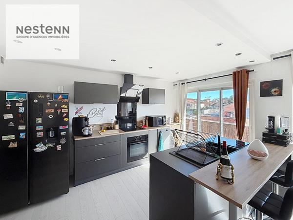 À vendre : Appartement lumineux 4 pièces à Toulon - St Roch -Garage.