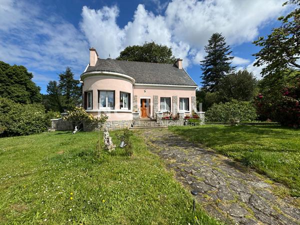 Maison de caractère à vendre à  Locminé - 3 chambres -  Parc de 8200 m²