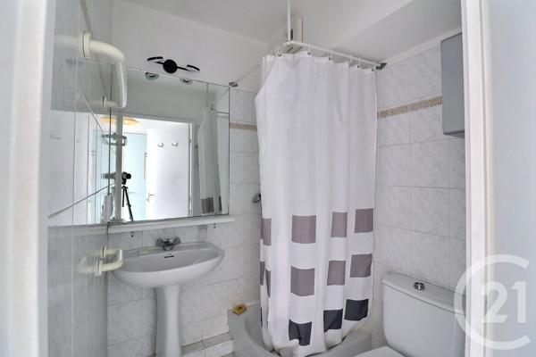 Appartement Studio à vendre  1 pièce - 27,67 m 2   FREJUS  - 83