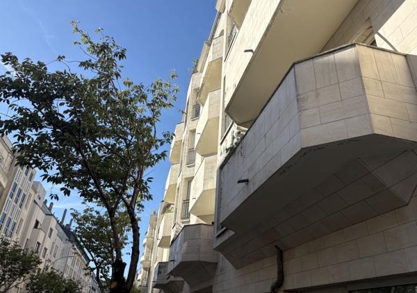 Appartement T5 de 110 m² avec balcons et garages dans une résidence de standing
