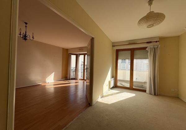 Appartement T5 de 110 m² avec balcons et garages dans une résidence de standing