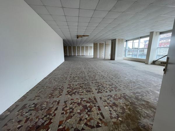 BAiment  à vendre à BASSENS(33)
