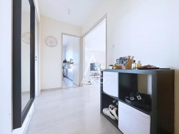UN APPARTEMENT LUMINEUX, FONCTIONNEL ET SOIGNEUSEMENT AGENCÉ AVEC GARAGE
