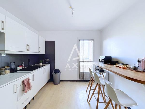 UN APPARTEMENT LUMINEUX, FONCTIONNEL ET SOIGNEUSEMENT AGENCÉ AVEC GARAGE
