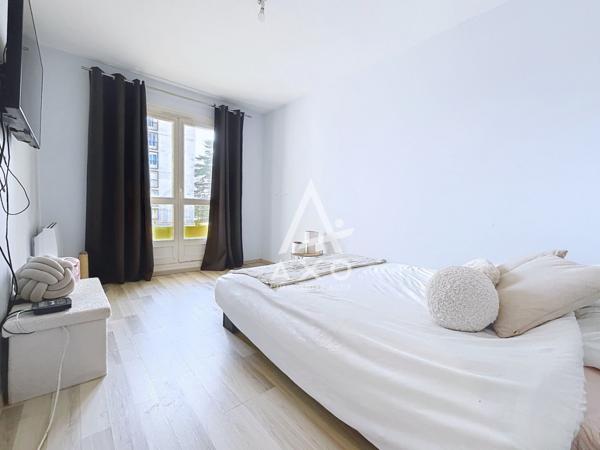 UN APPARTEMENT LUMINEUX, FONCTIONNEL ET SOIGNEUSEMENT AGENCÉ AVEC GARAGE
