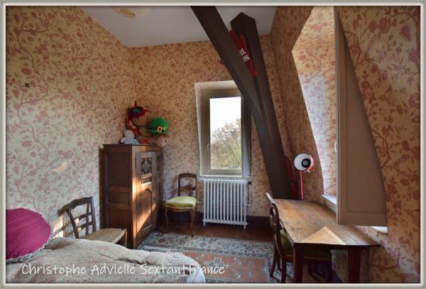 Immense maison de Maître avec sa maison d'amis et ses dépendances sur parc de 8 HA sur Bergerac