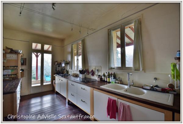 Immense maison de Maître avec sa maison d'amis et ses dépendances sur parc de 8 HA sur Bergerac