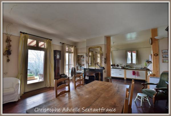 Immense maison de Maître avec sa maison d'amis et ses dépendances sur parc de 8 HA sur Bergerac