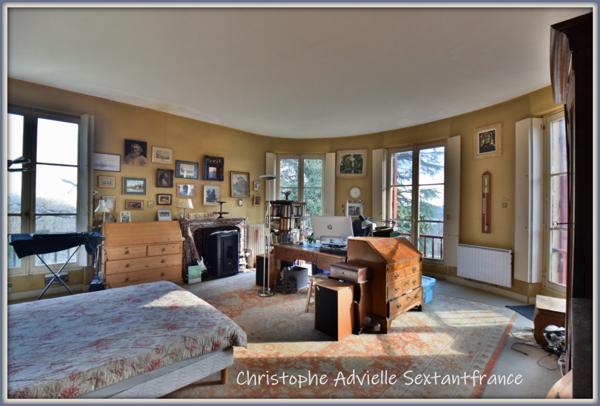 Immense maison de Maître avec sa maison d'amis et ses dépendances sur parc de 8 HA sur Bergerac